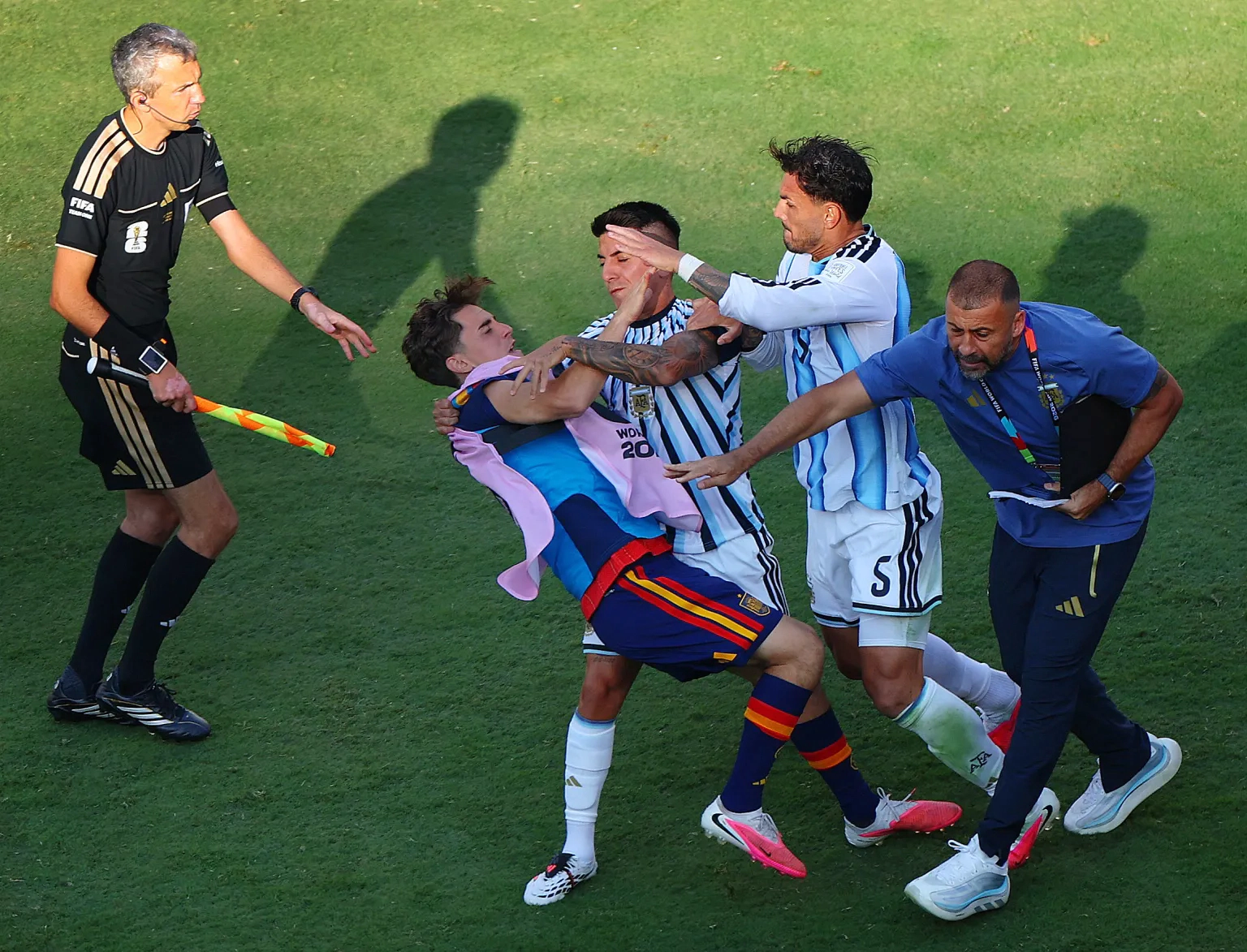 Leandro Paredes și Thiago Almada