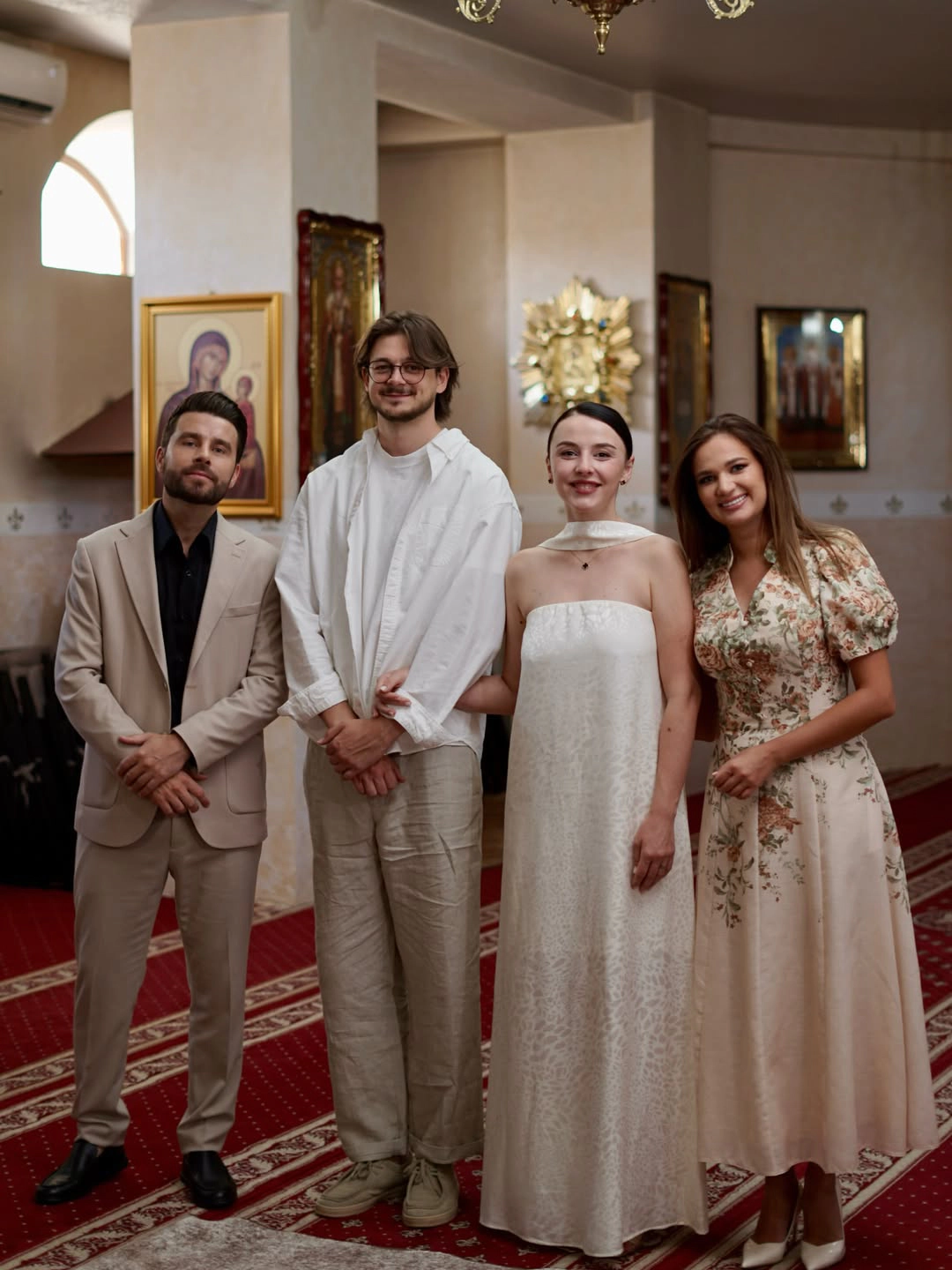 Gabriela Cojocaru și Maxim Matveev, alături de nași lor, Dorin Galben și Violeta Scrișu
