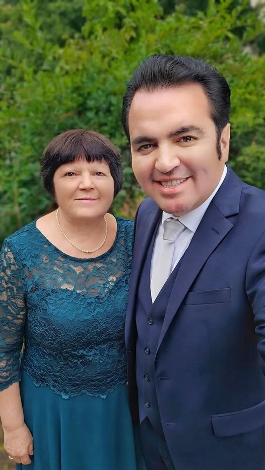Igor Cuciuc alături de mama sa