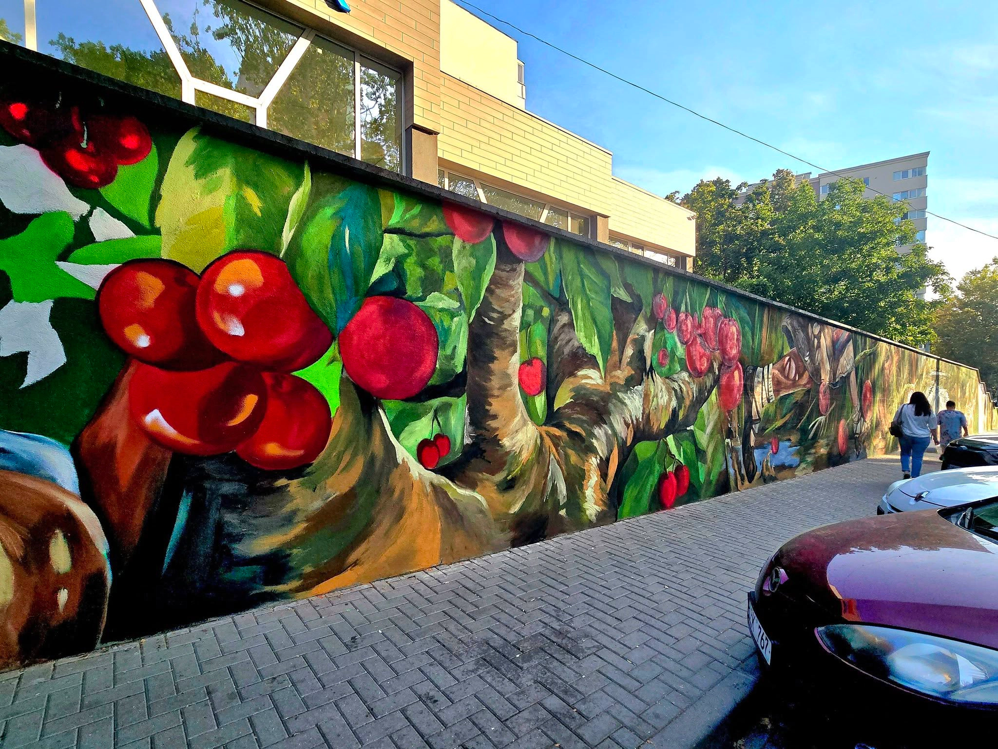Poveștile lui Ion Creangă pictate pe un mural