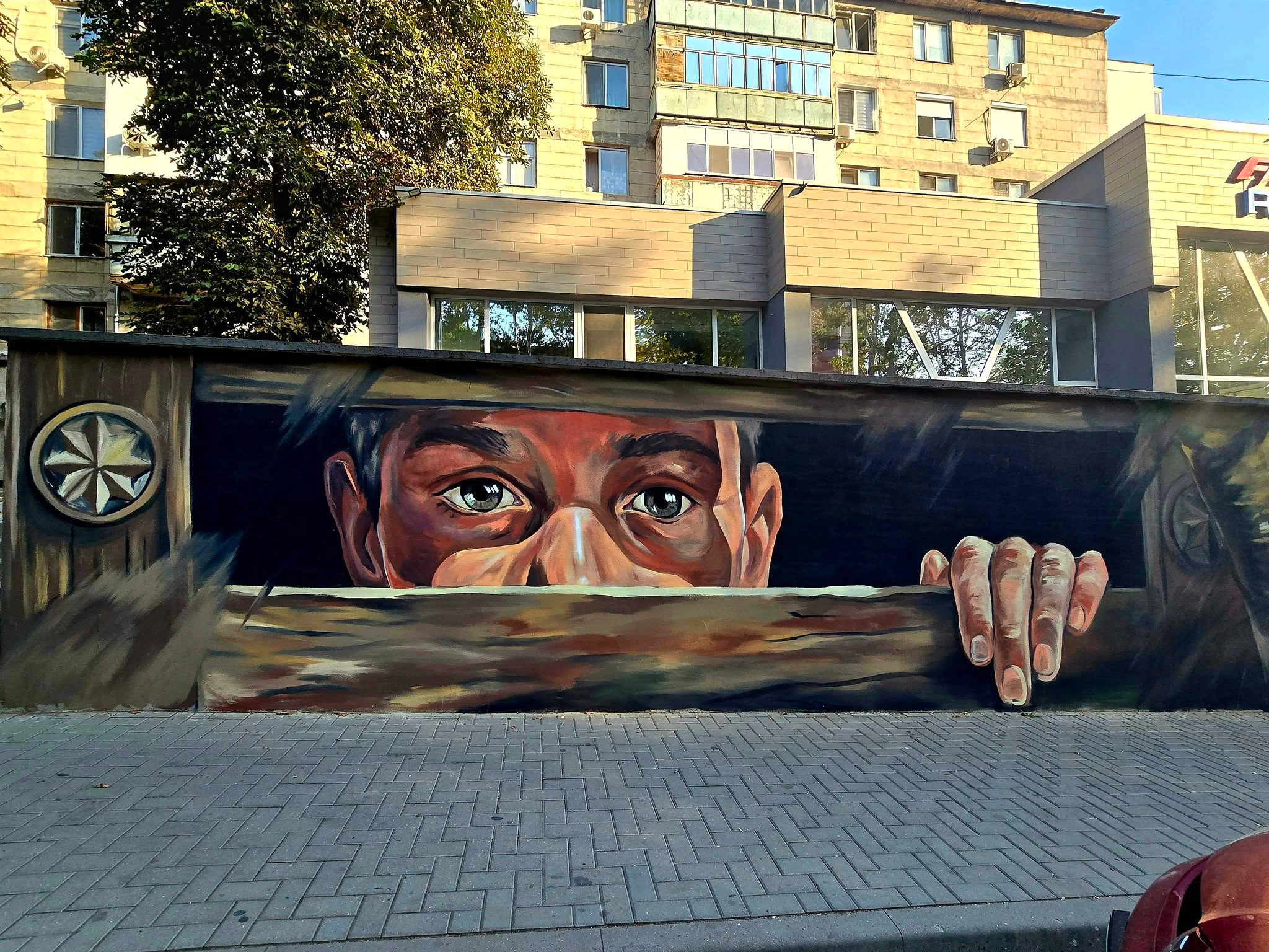 Poveștile lui Ion Creangă pictate pe un mural