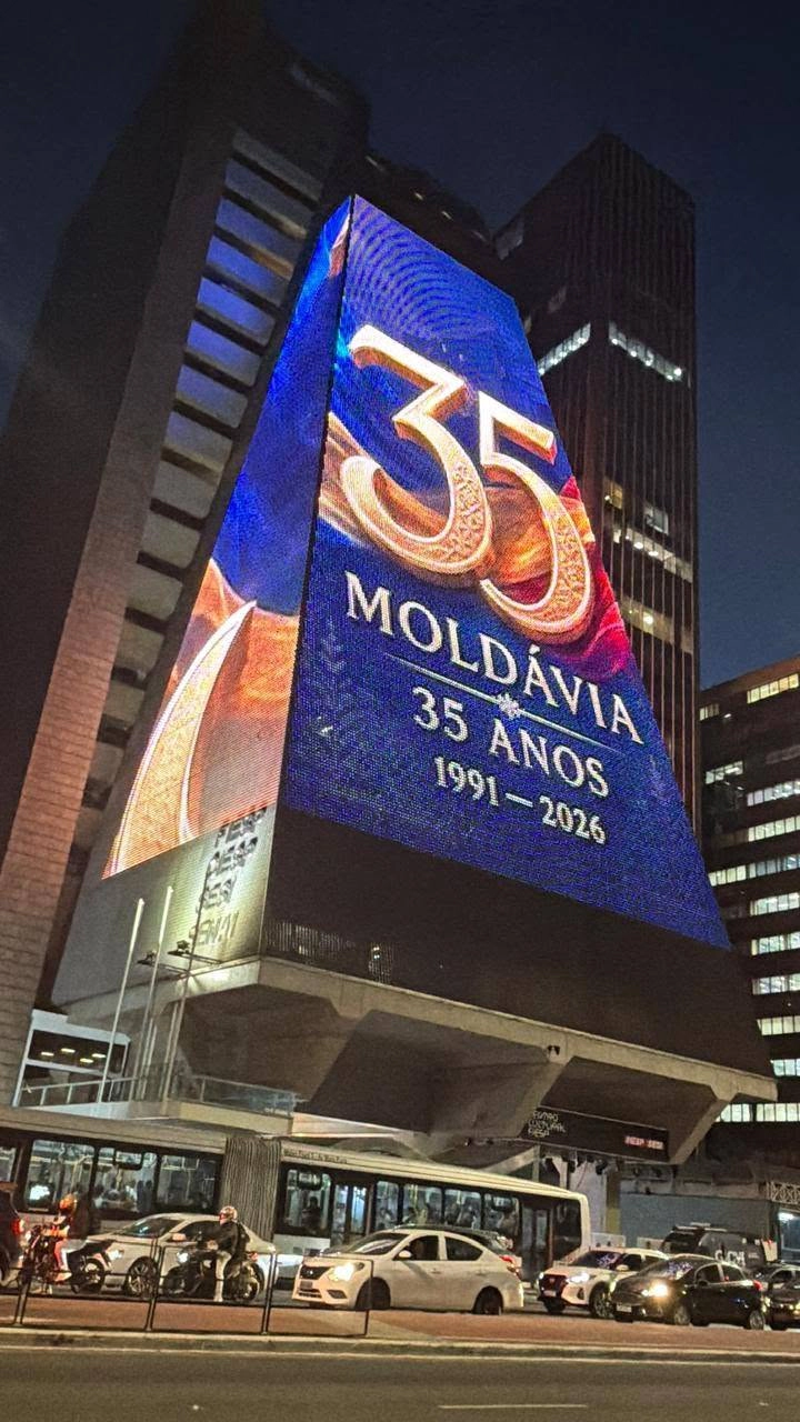 Ecran gigant a afișat un mesaj aniversar dedicat Republicii Moldova