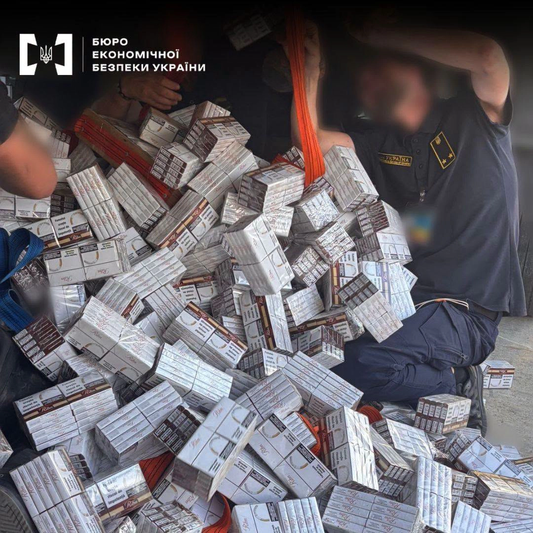Țigări găsite într-un camion