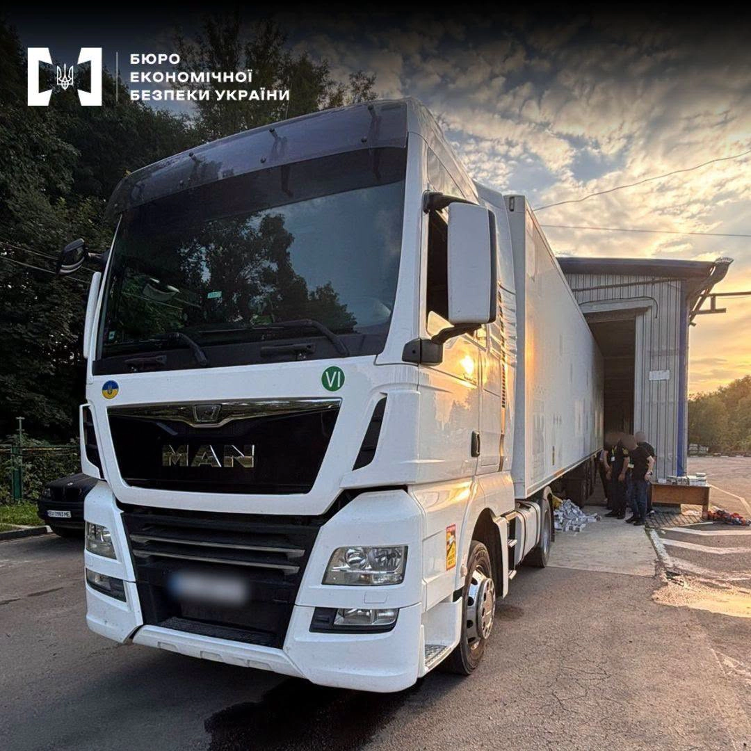 Țigări găsite într-un camion